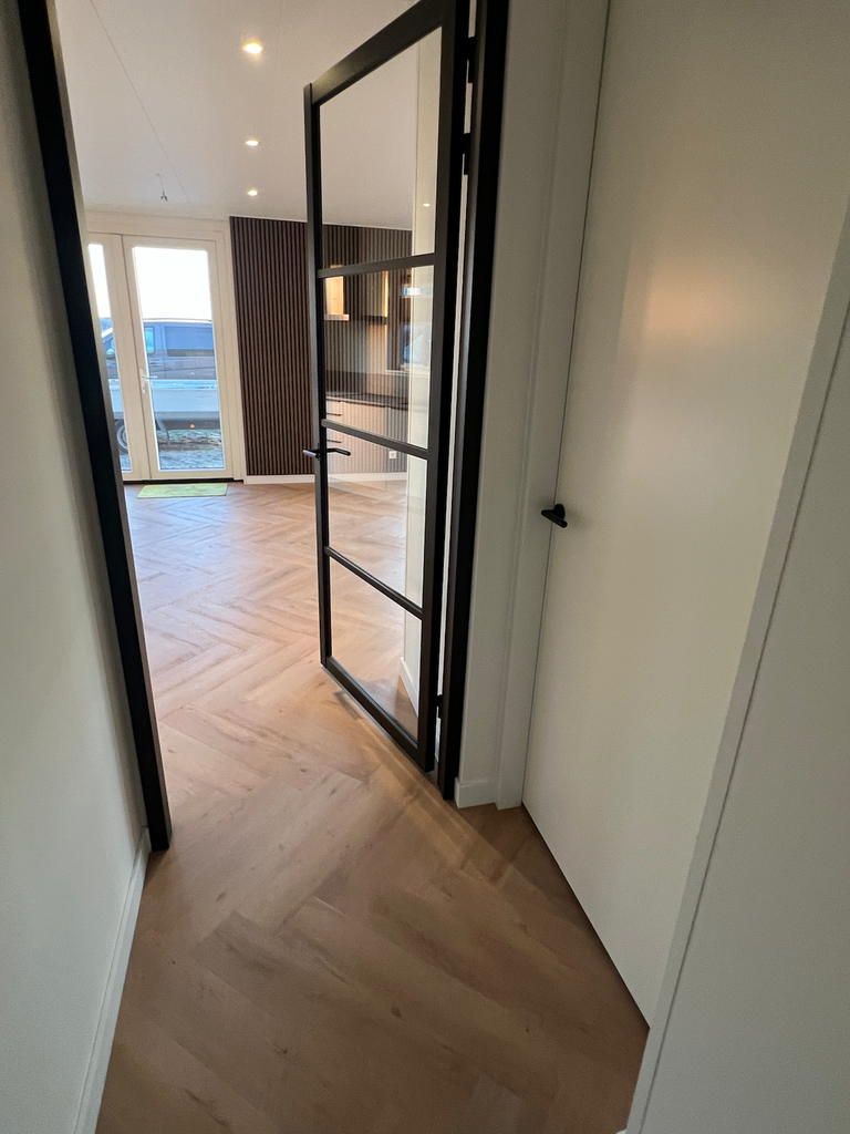 Model Rosewood -9.webp