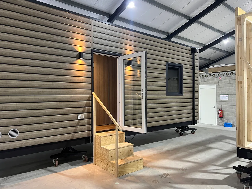 Model Cascade -1.jpeg.webp