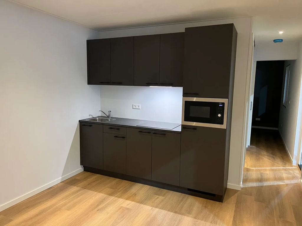 Model Cascade -2.jpeg.webp