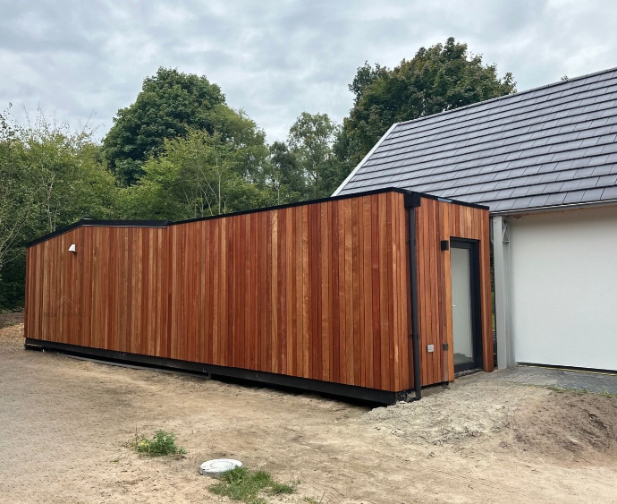 Model Coast - zijkant met logo.webp