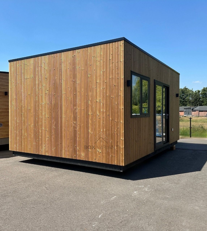 Model Cliff - zijkant met logo.webp