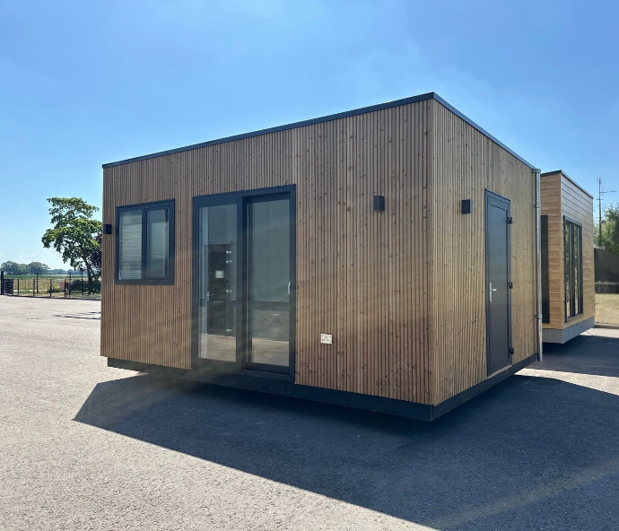 Model Cliff - vooraanzicht met logo.webp