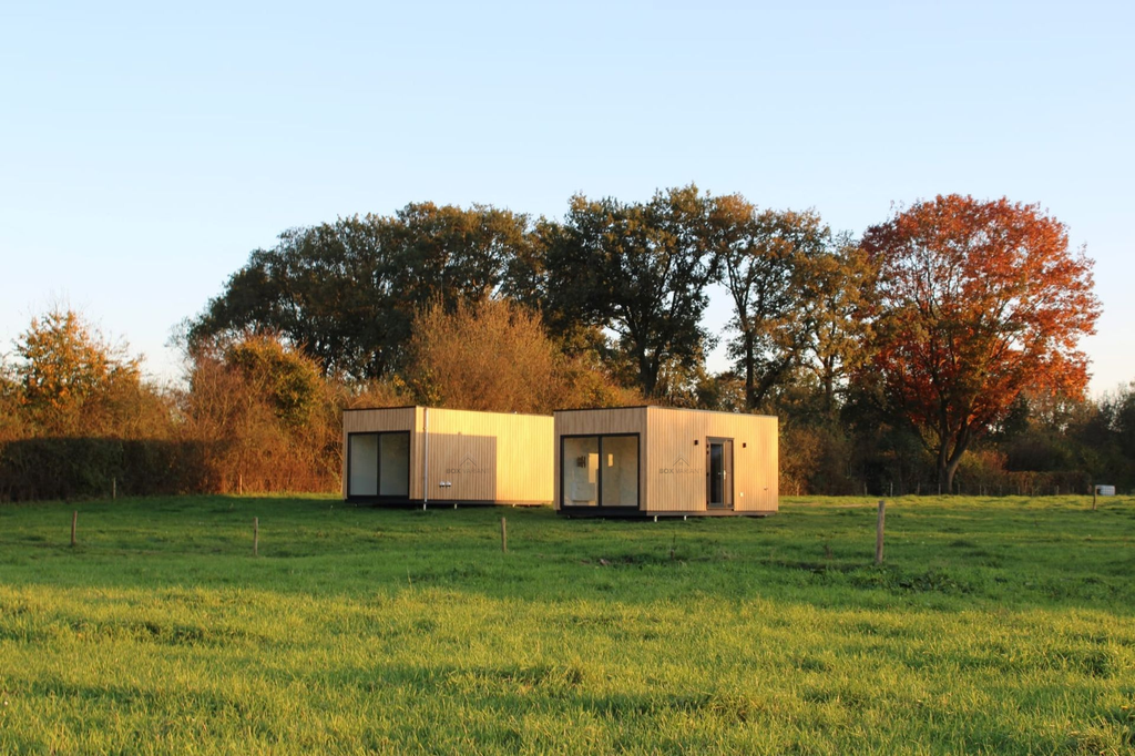 Model Breeze - voorkant met logo.webp