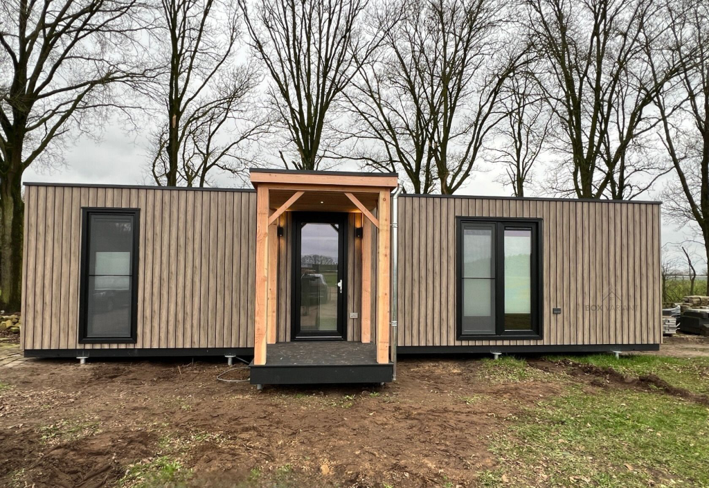 Model Leaf - vooraanzicht met logo.webp