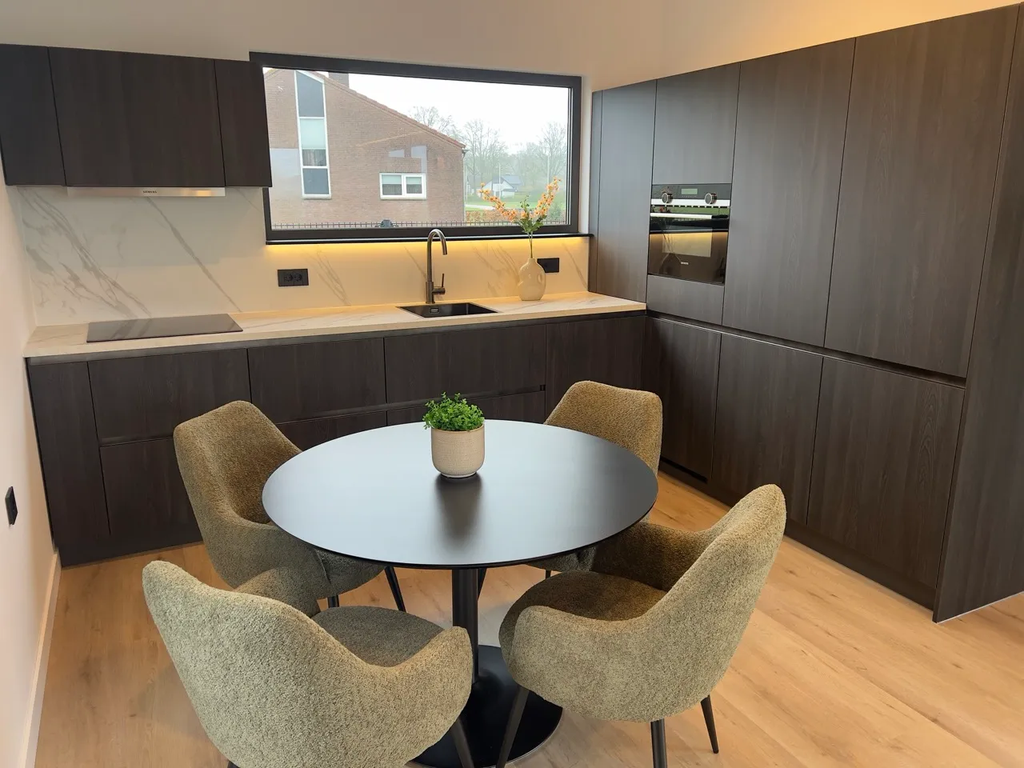 Model Crystal -12.jpeg.webp