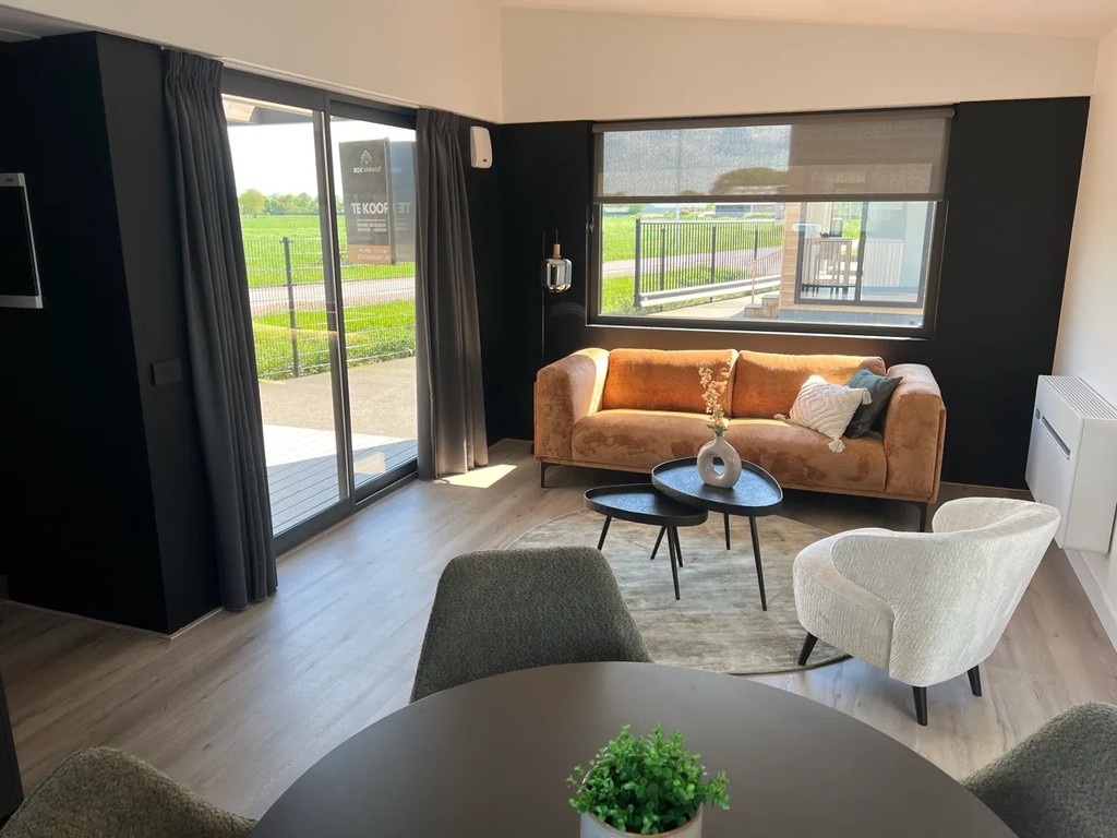 Model Crystal -13.jpeg.webp