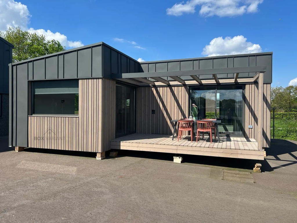 Model Crystal - voorzijde met logo.webp