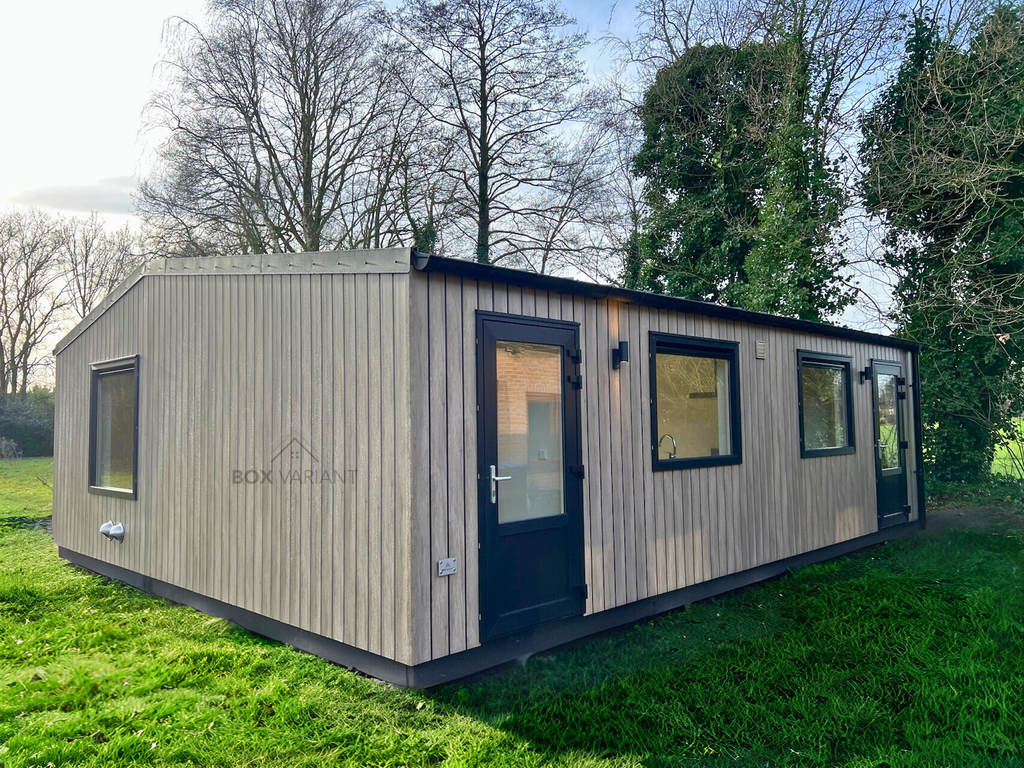 Model Mountain - zijkant met logo.webp