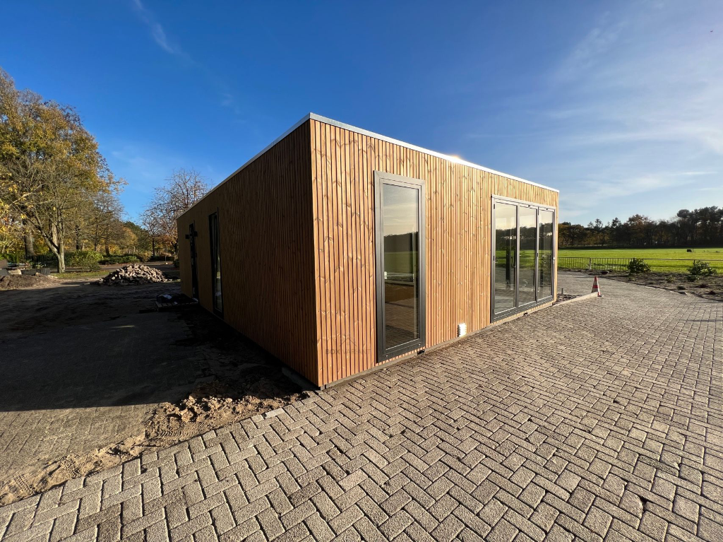 Model Peak - zijaanzicht met logo.webp